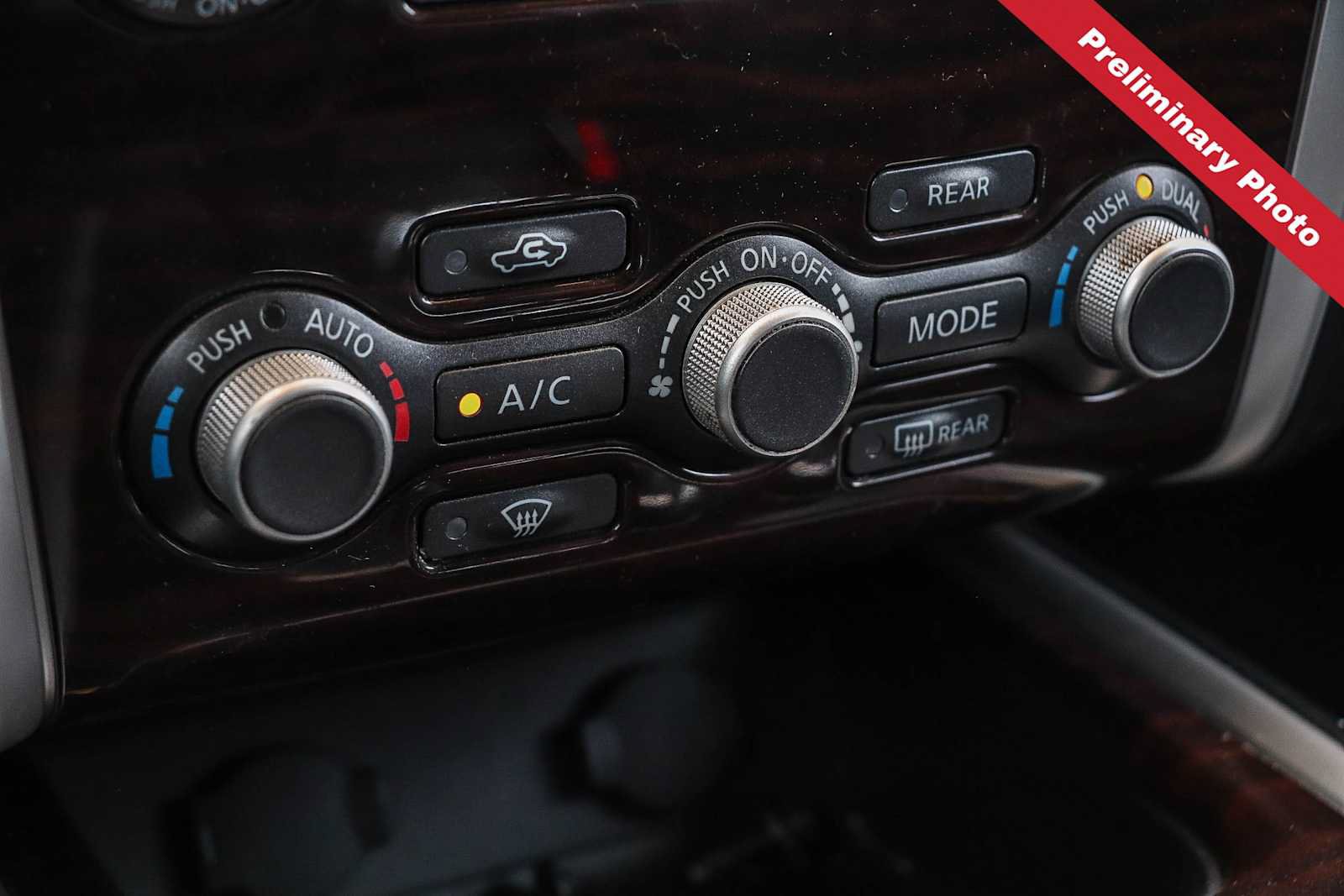 Used 2013 Nissan Pathfinder Platinum FWD image 18