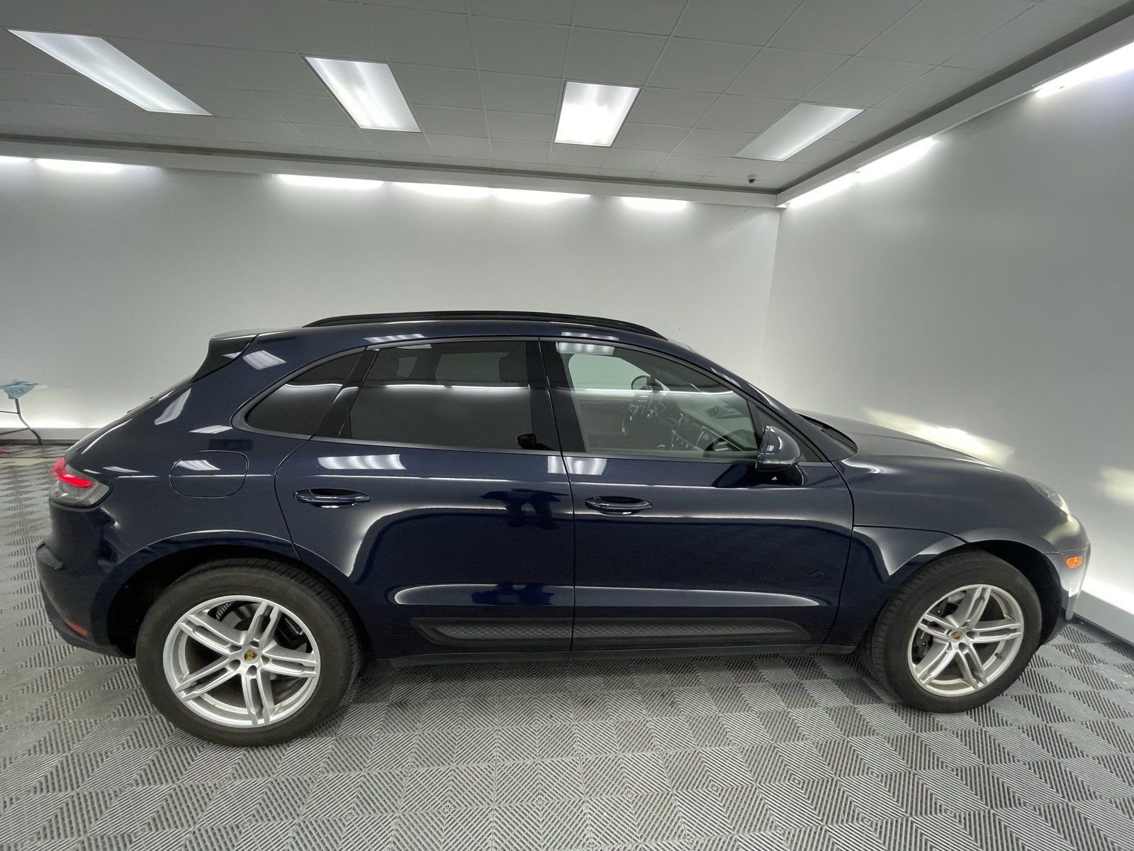 Certified 2023 Porsche Macan Turbo image 11