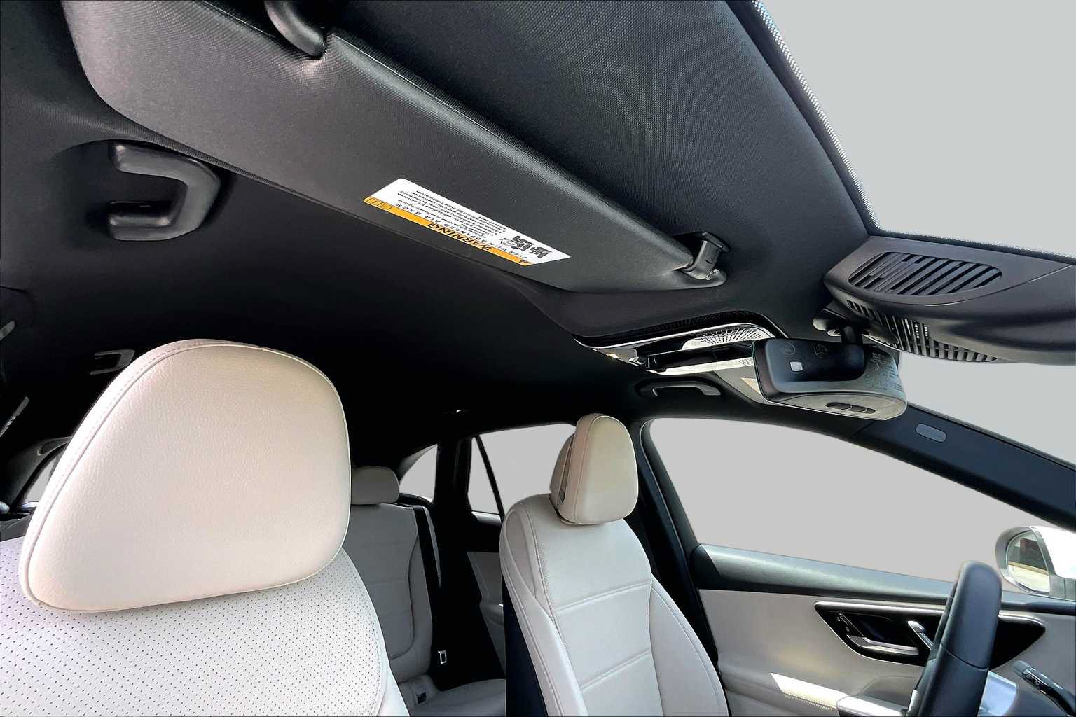 Used 2025 Mercedes-Benz GLC 300 4MATIC image 14