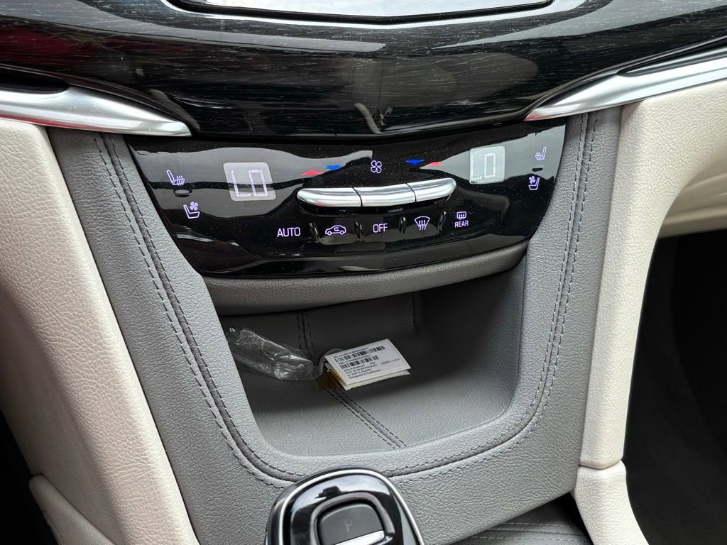 Used 2022 Cadillac XT6 Premium Luxury w/ Technology Package FWD image 12