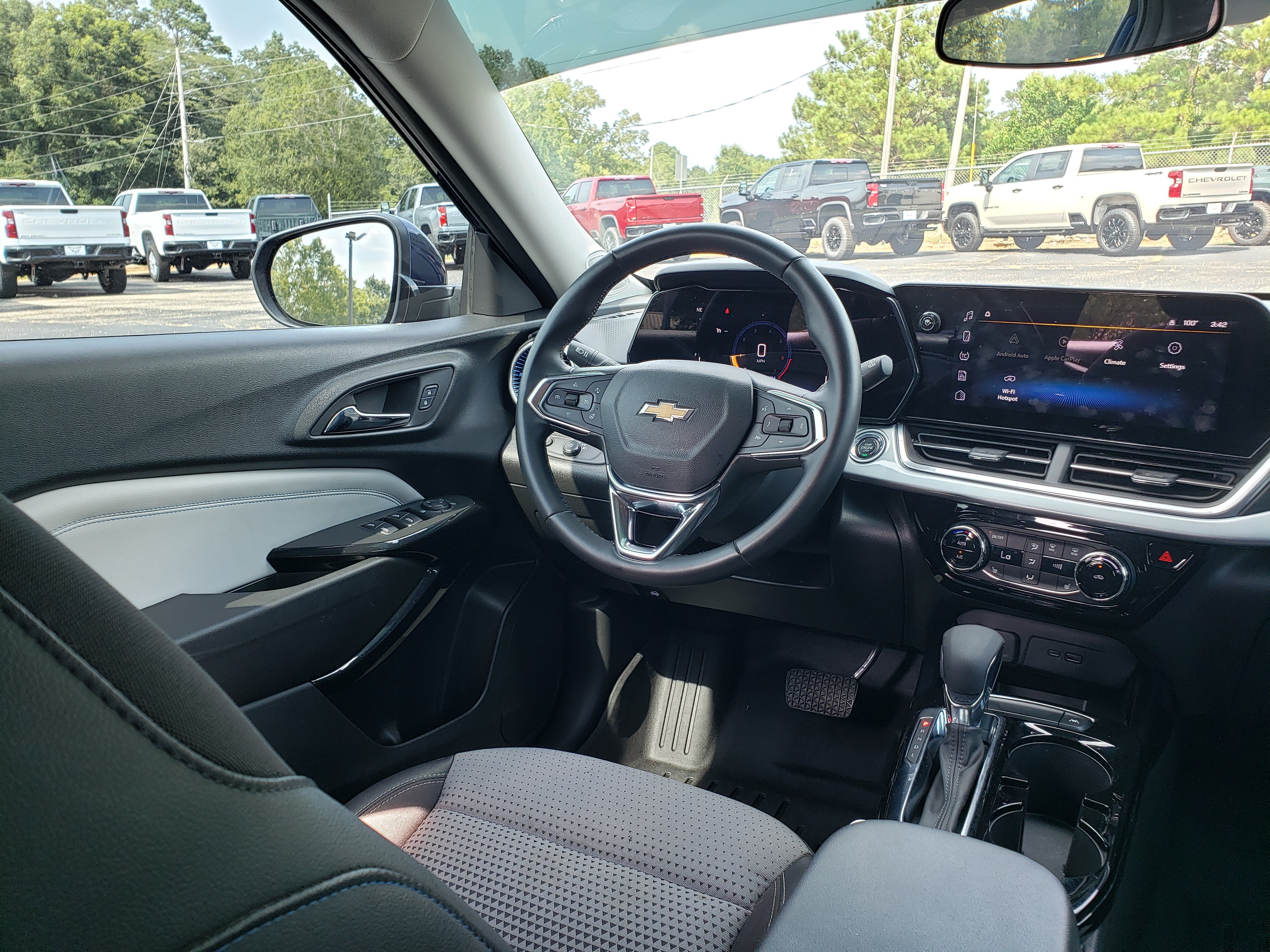 Used 2024 Chevrolet Trax LT w/ Driver Confidence Package FWD image 35