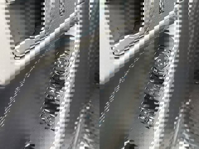 Used 2021 Ford Explorer XLT image 27