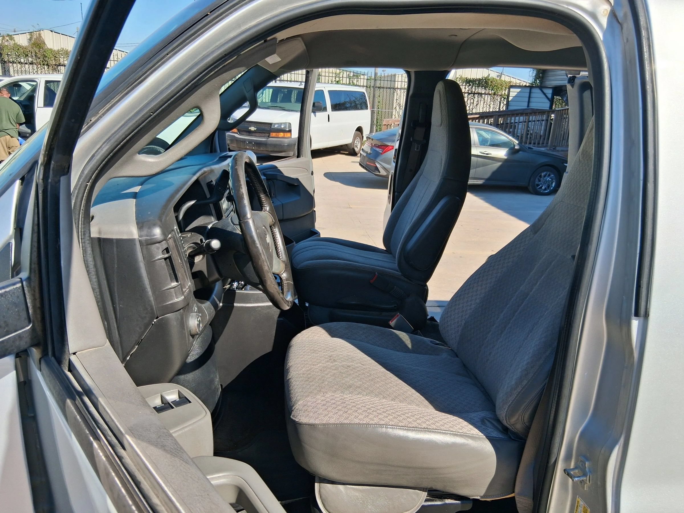 Used 2017 Chevrolet Express 2500 LS RWD image 21