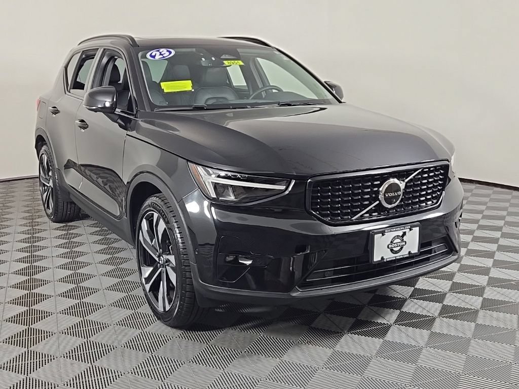 Certified 2023 Volvo XC40 B5 Plus w/ Driver Assist Package AWD/4WD image 2