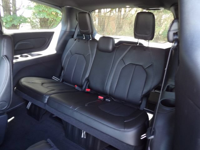 New 2027 Chrysler Pacifica Select FWD image 9