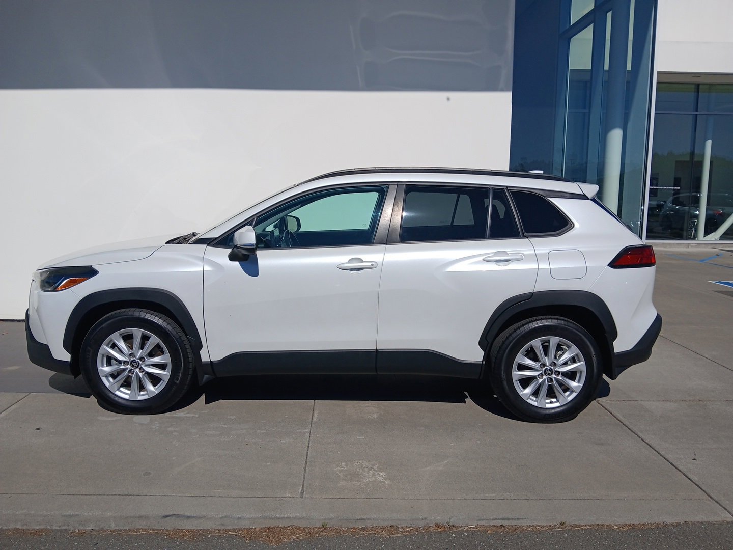 Used 2022 Toyota Corolla Cross LE image 4