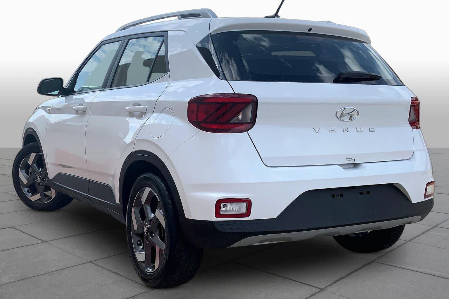 Certified 2025 Hyundai Venue SEL FWD image 11
