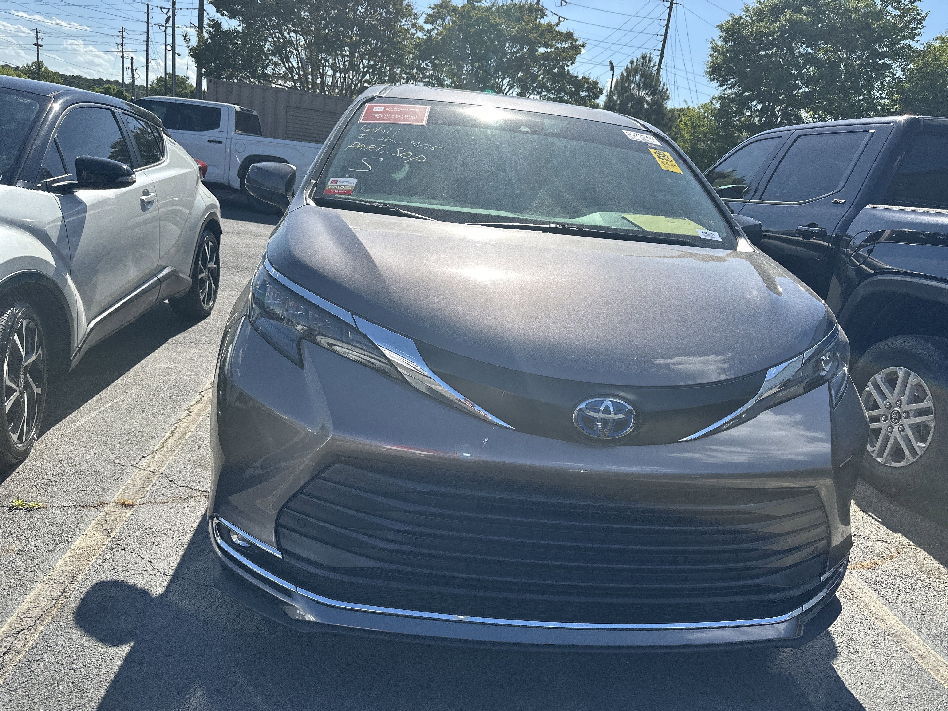 New 2025 Toyota Prius Plug-In Hybrid FWD image 2