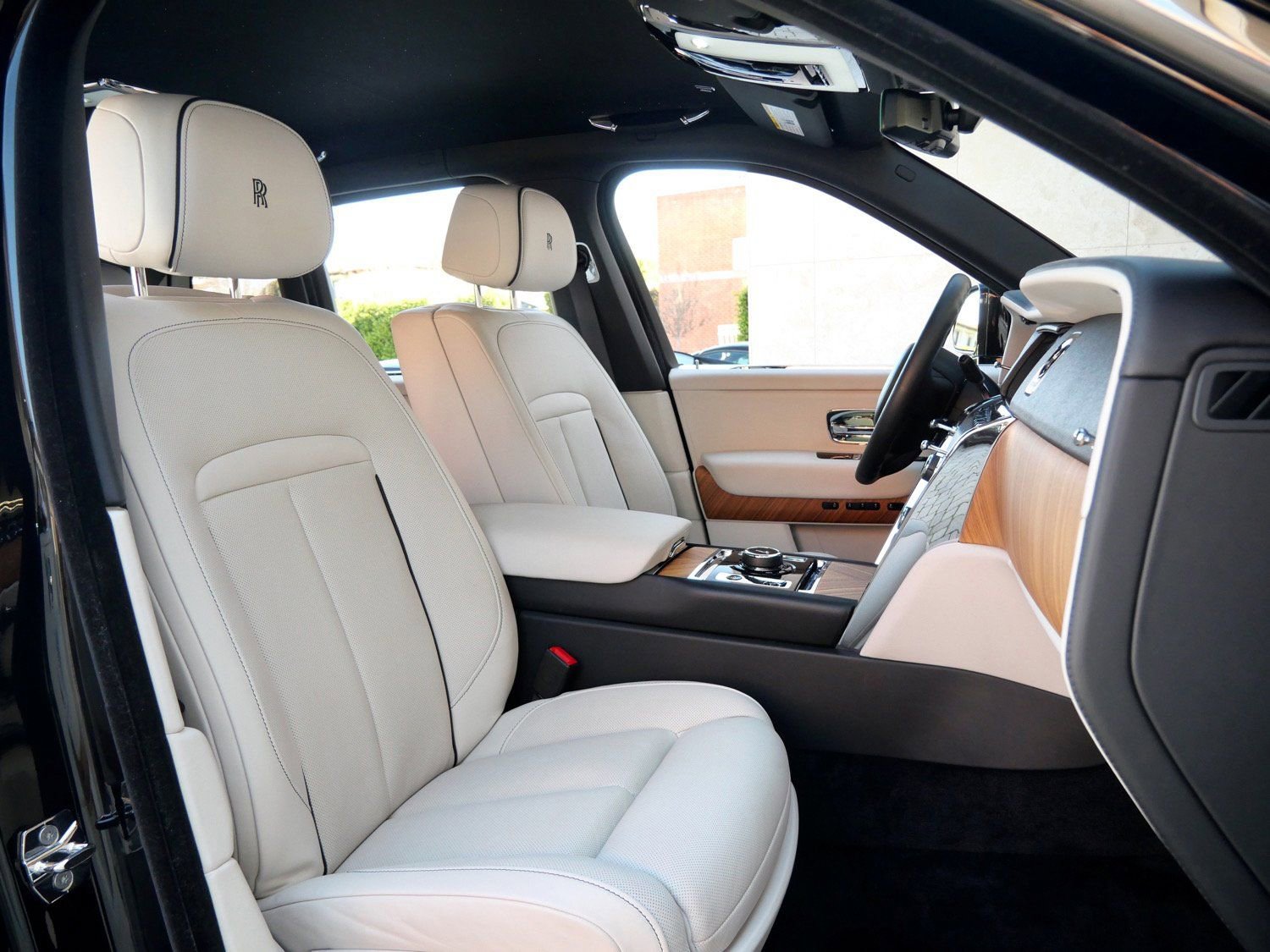 Certified 2023 Rolls-Royce Cullinan w/ Cullinan Package image 29