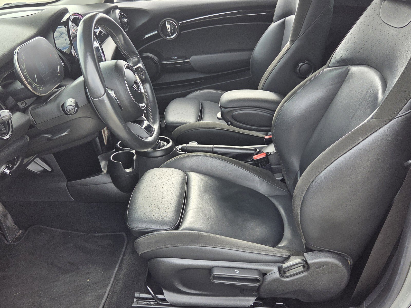 Used 2022 MINI Cooper S w/ Signature Upholstery Package image 4