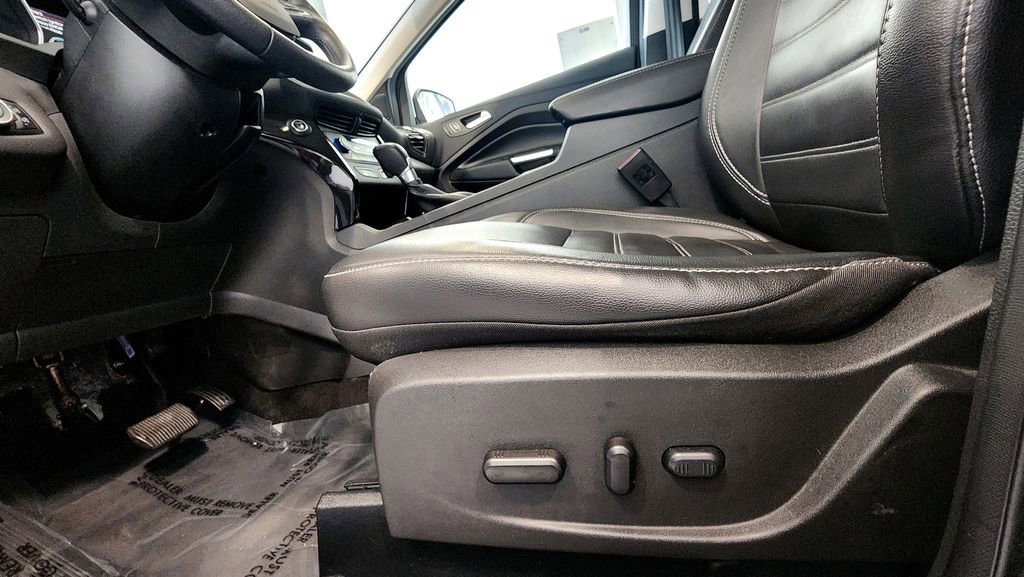 Used 2017 Ford Escape Titanium FWD image 19