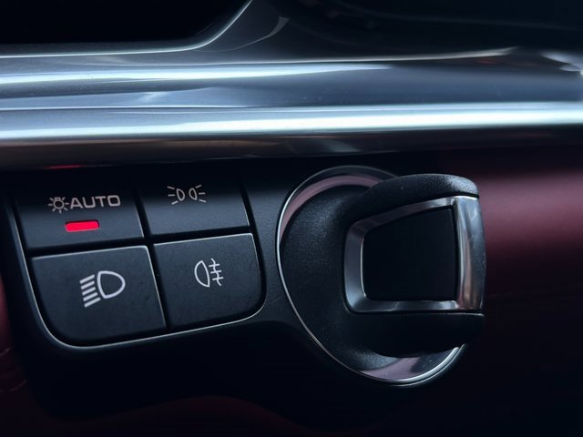 Certified 2023 Porsche Panamera Platinum Edition image 28
