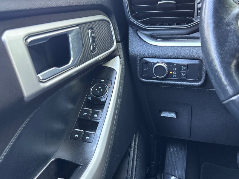 Used 2020 Ford Explorer XLT w/ Comfort Package AWD/4WD image 11