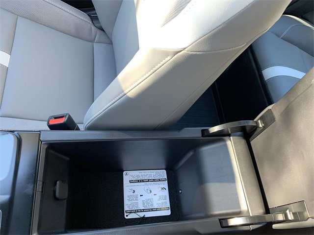 Used 2025 Toyota Camry SE image 26