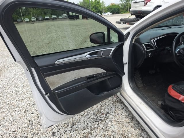 Used 2019 Ford Fusion SE w/ Equipment Group 151A FWD image 9