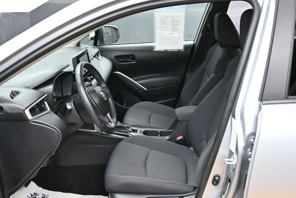 Used 2024 Toyota Corolla Cross LE AWD/4WD image 15