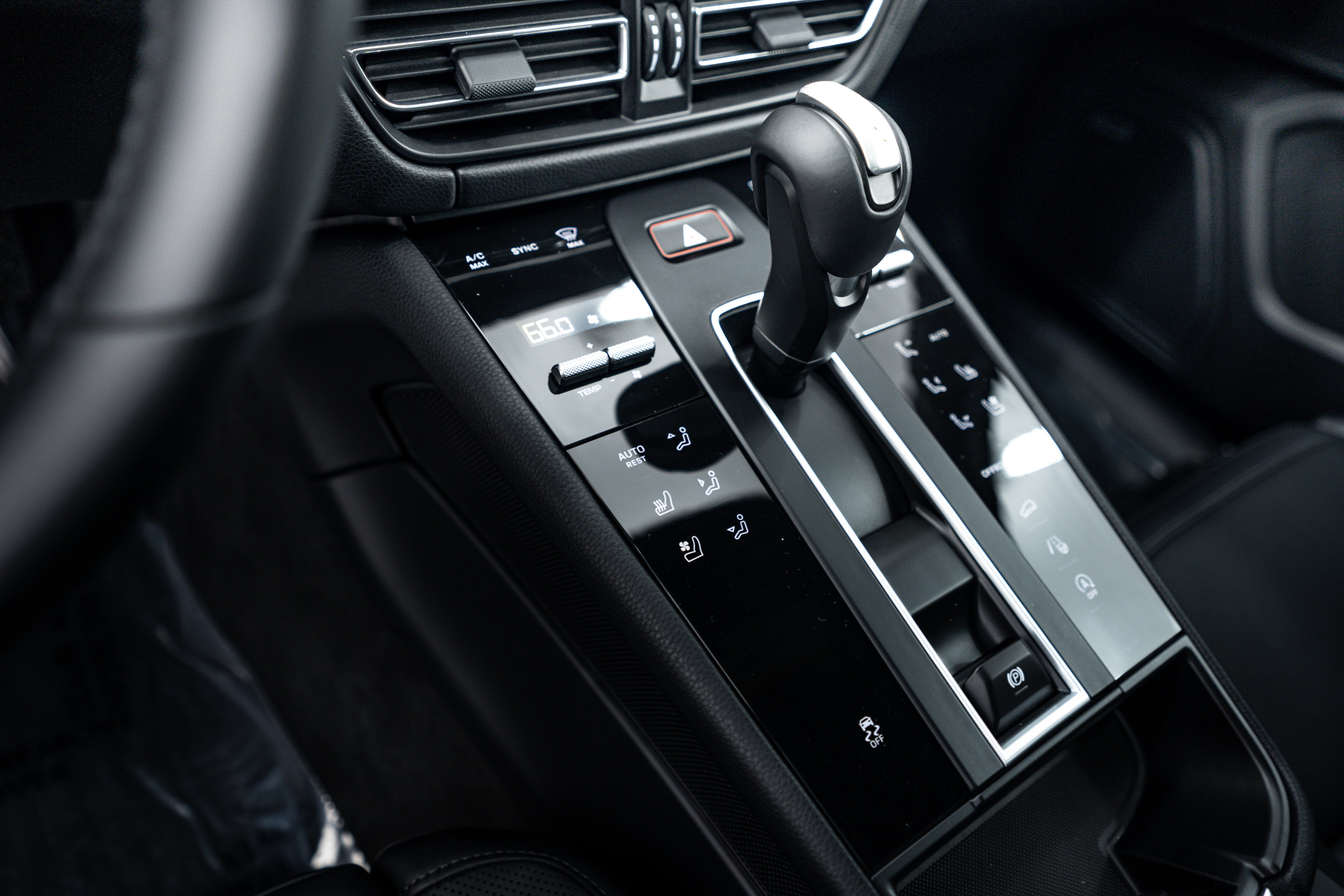 Certified 2026 Porsche Macan AWD/4WD image 15
