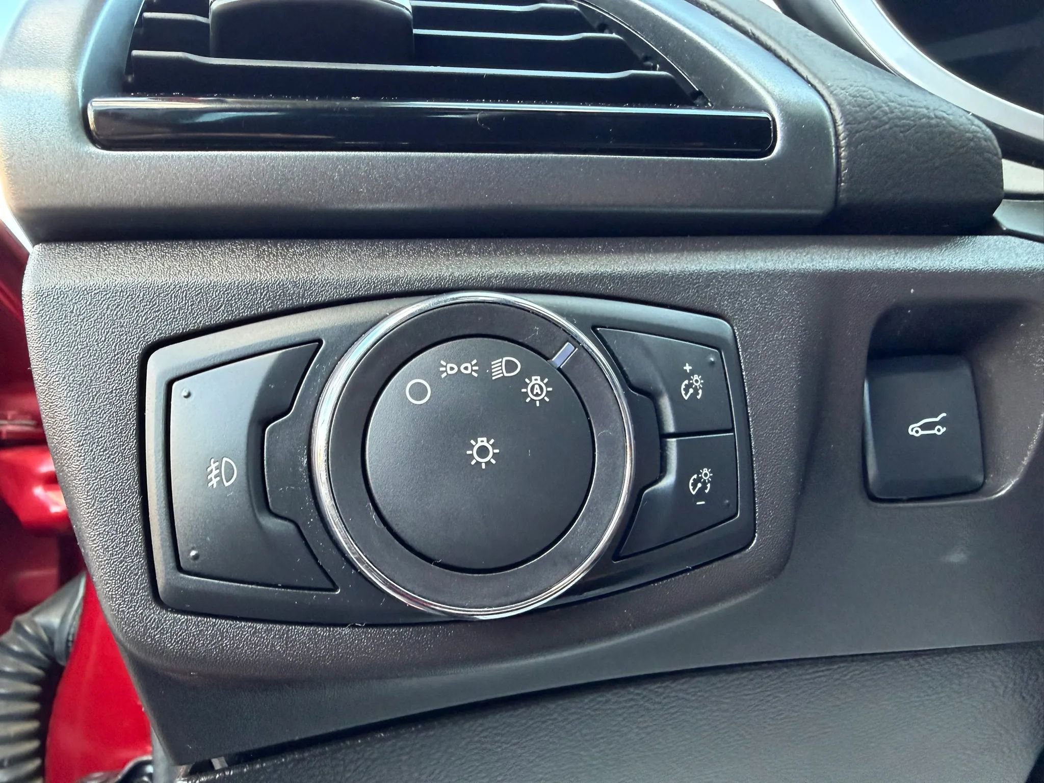 Used 2016 Ford Fusion SE image 30