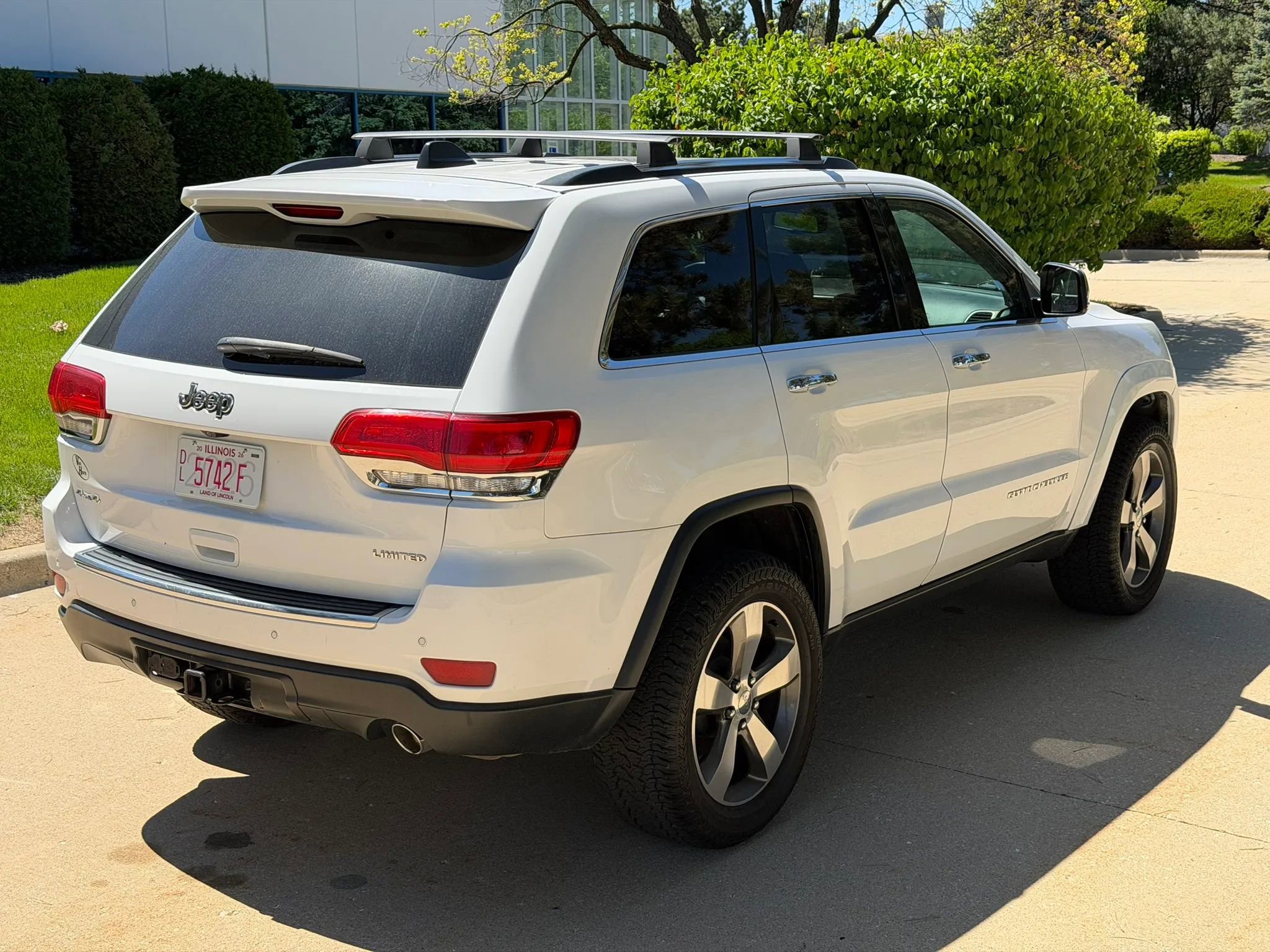 Used 2016 Jeep Grand Cherokee Limited w/ Luxury Group II AWD/4WD image 5