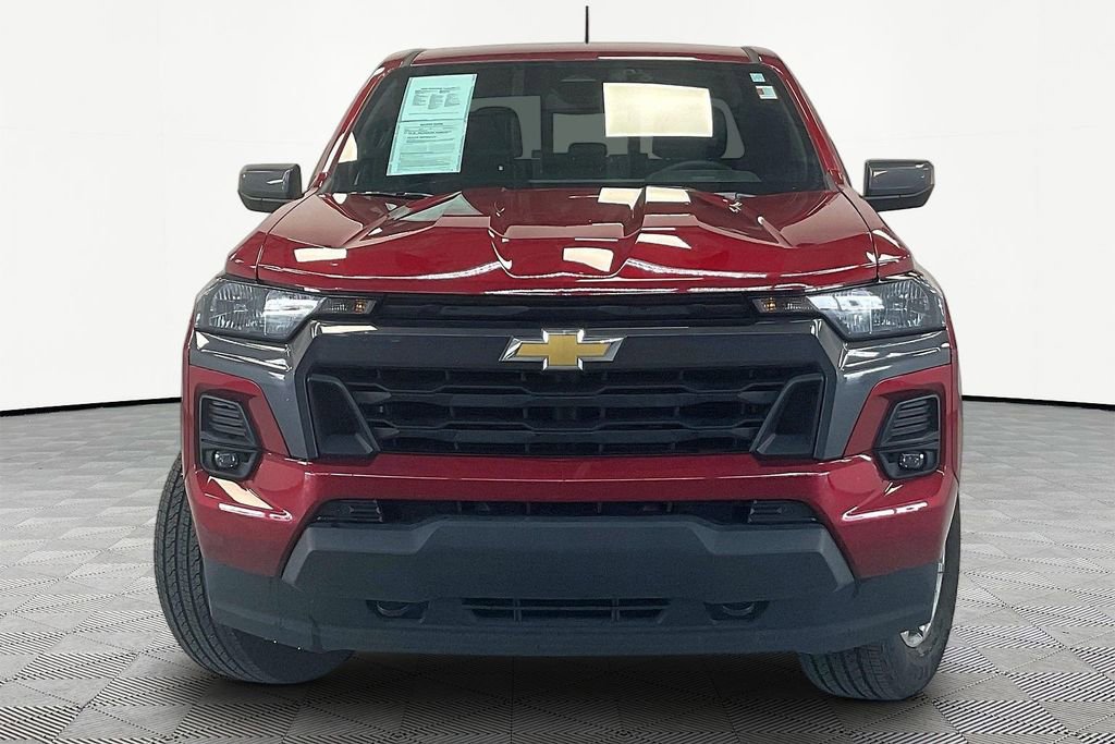 Used 2024 Chevrolet Colorado LT w/ LT Convenience Package II AWD/4WD image 2