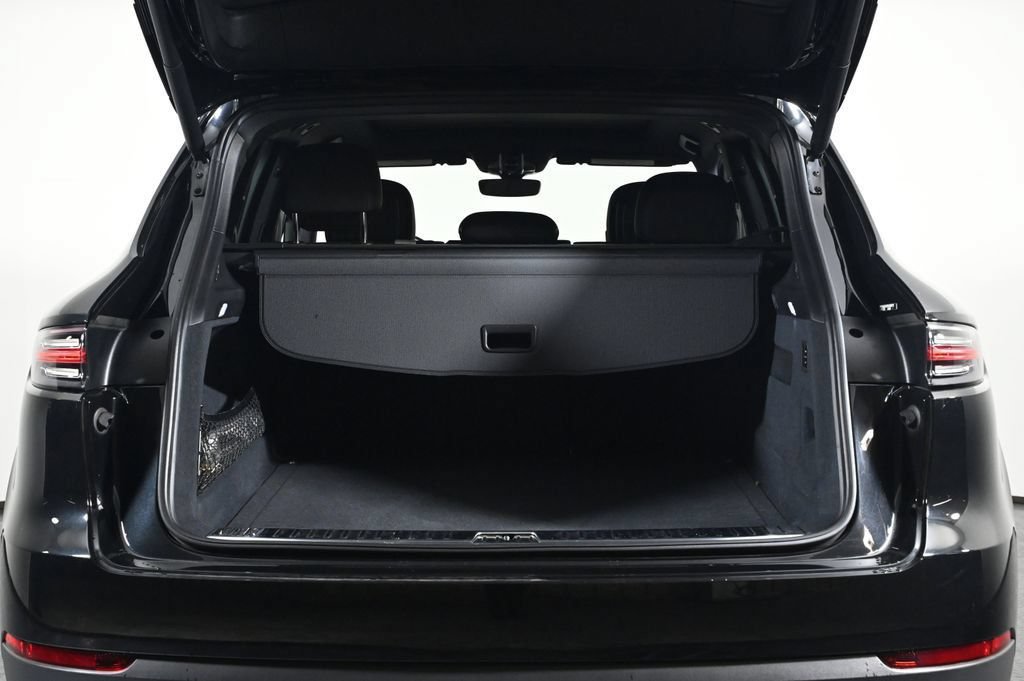 Certified 2023 Porsche Cayenne Platinum Edition AWD/4WD image 27