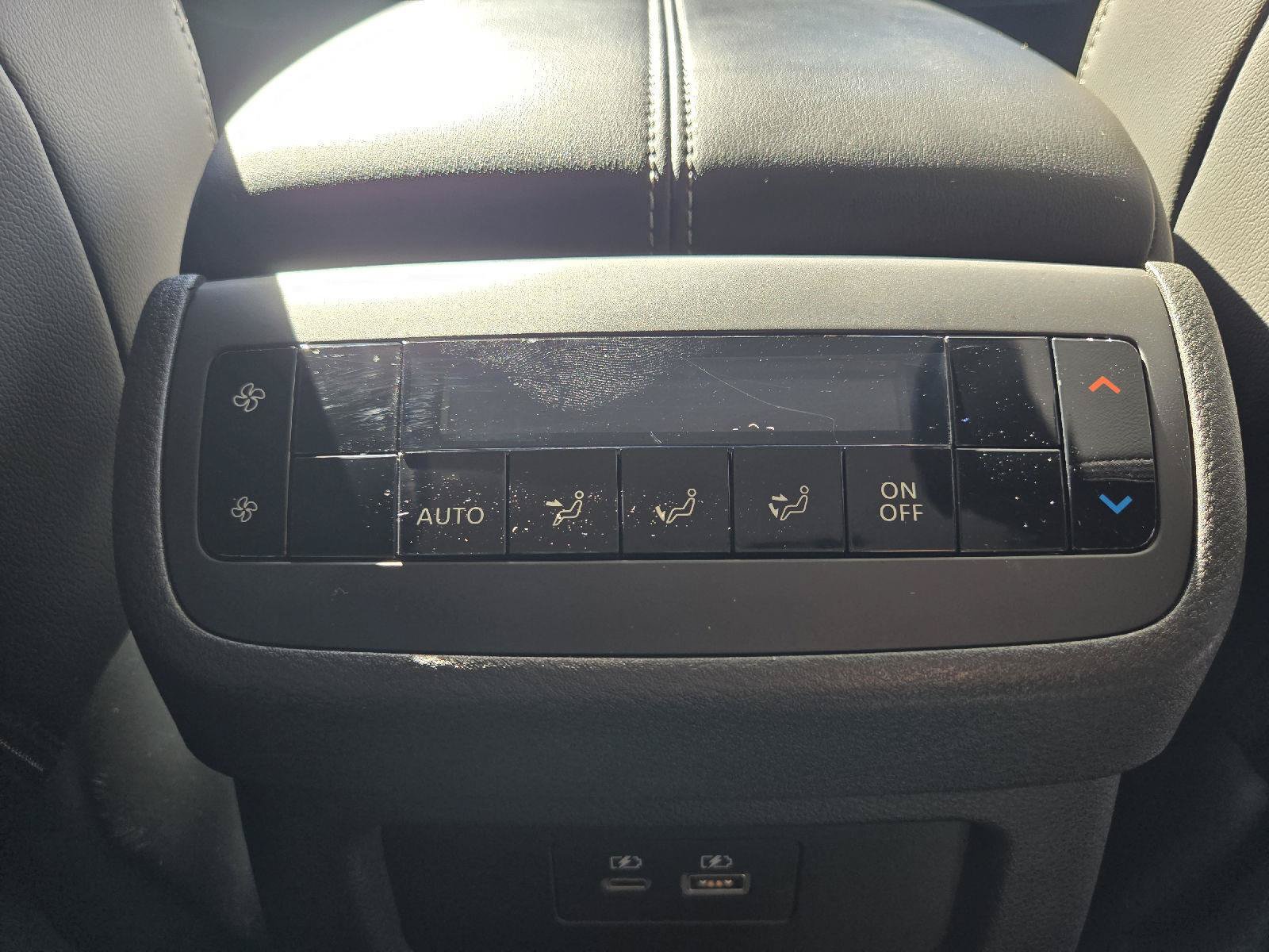 Used 2025 Nissan Pathfinder SL AWD/4WD image 30