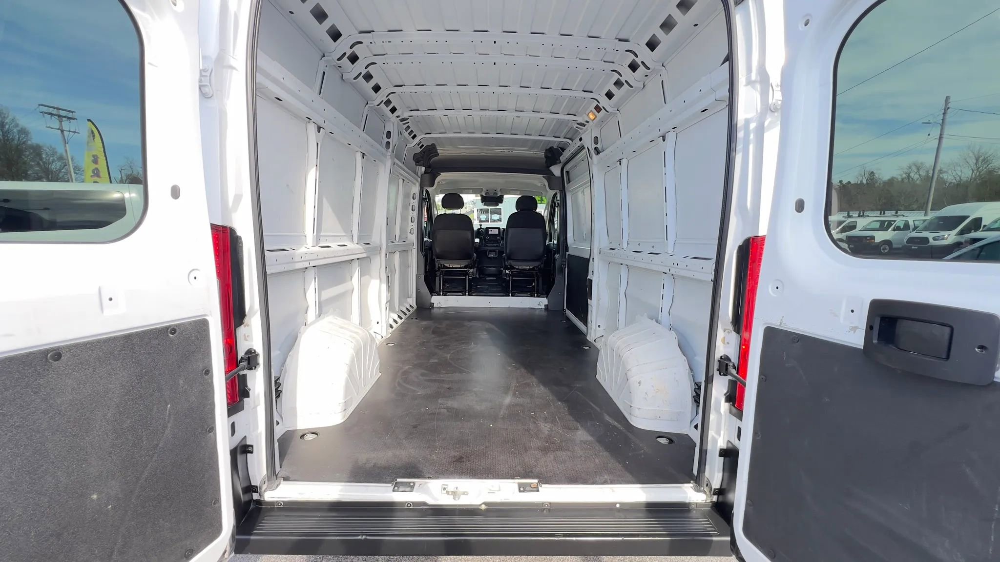 Used 2023 RAM ProMaster 2500 FWD image 13