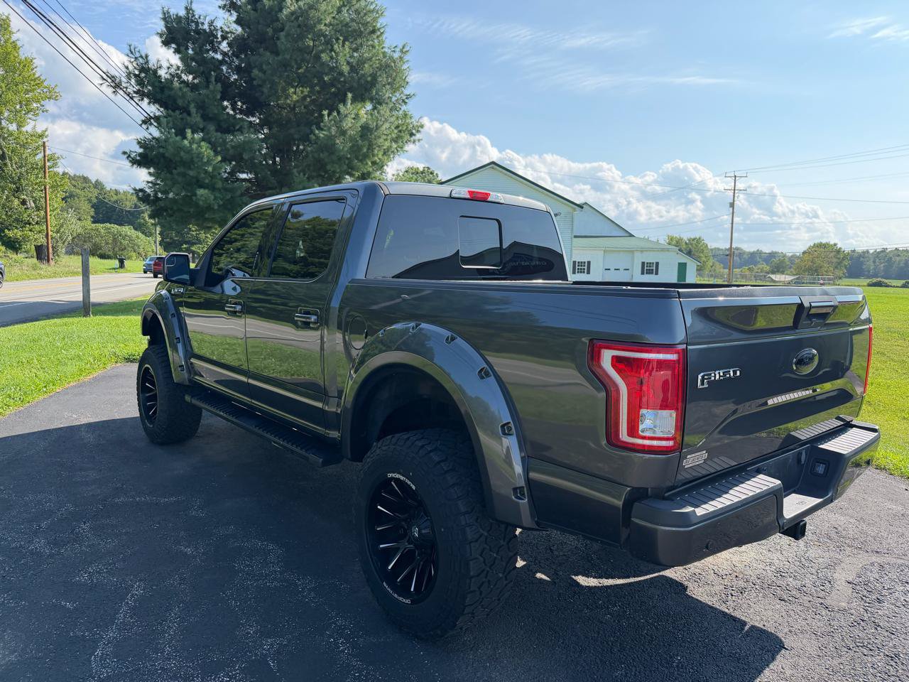 Used 2017 Ford F150 XLT w/ Equipment Group 302A Luxury AWD/4WD image 7