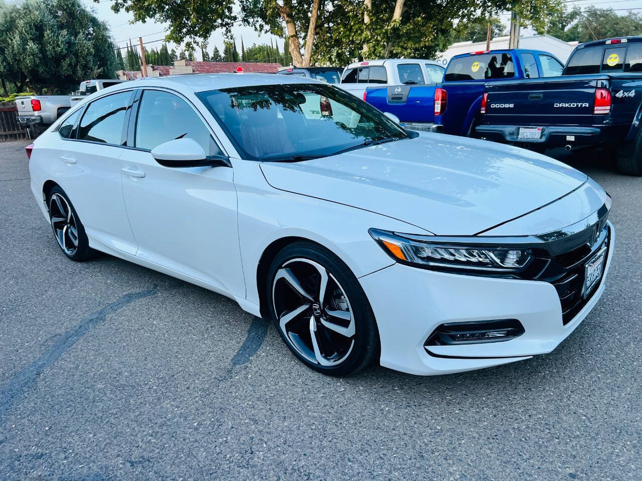 Used 2018 Honda Accord Sport image 2