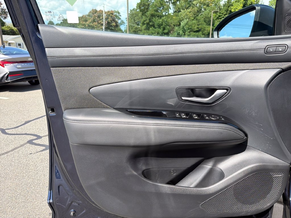 Certified 2025 Hyundai Elantra SEL FWD image 11