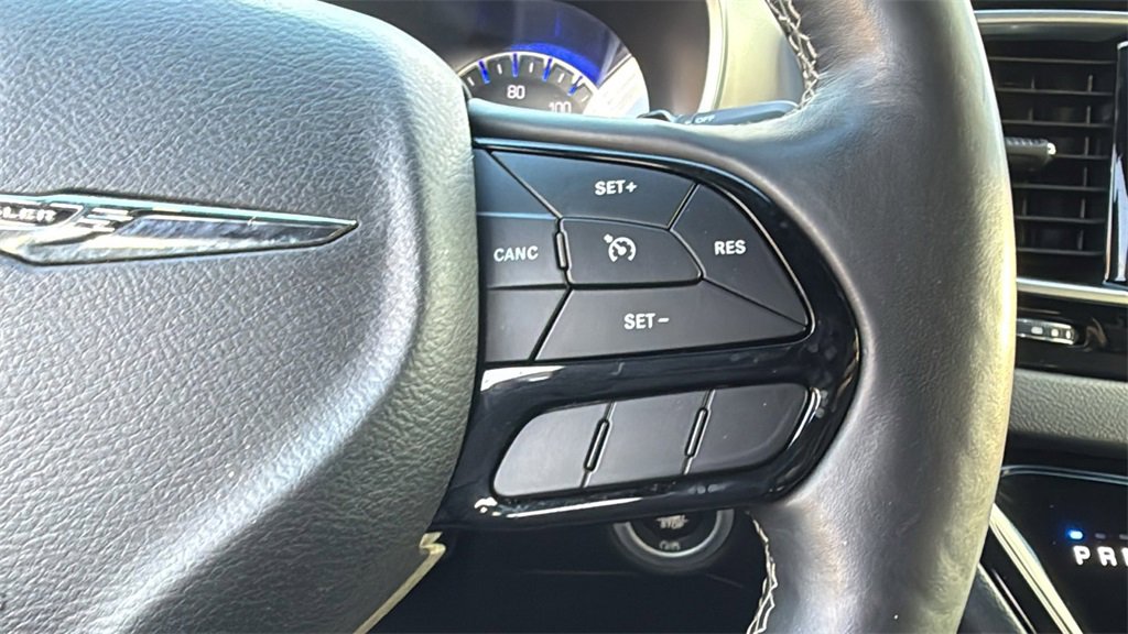 Used 2018 Chrysler Pacifica Touring-L Plus image 27