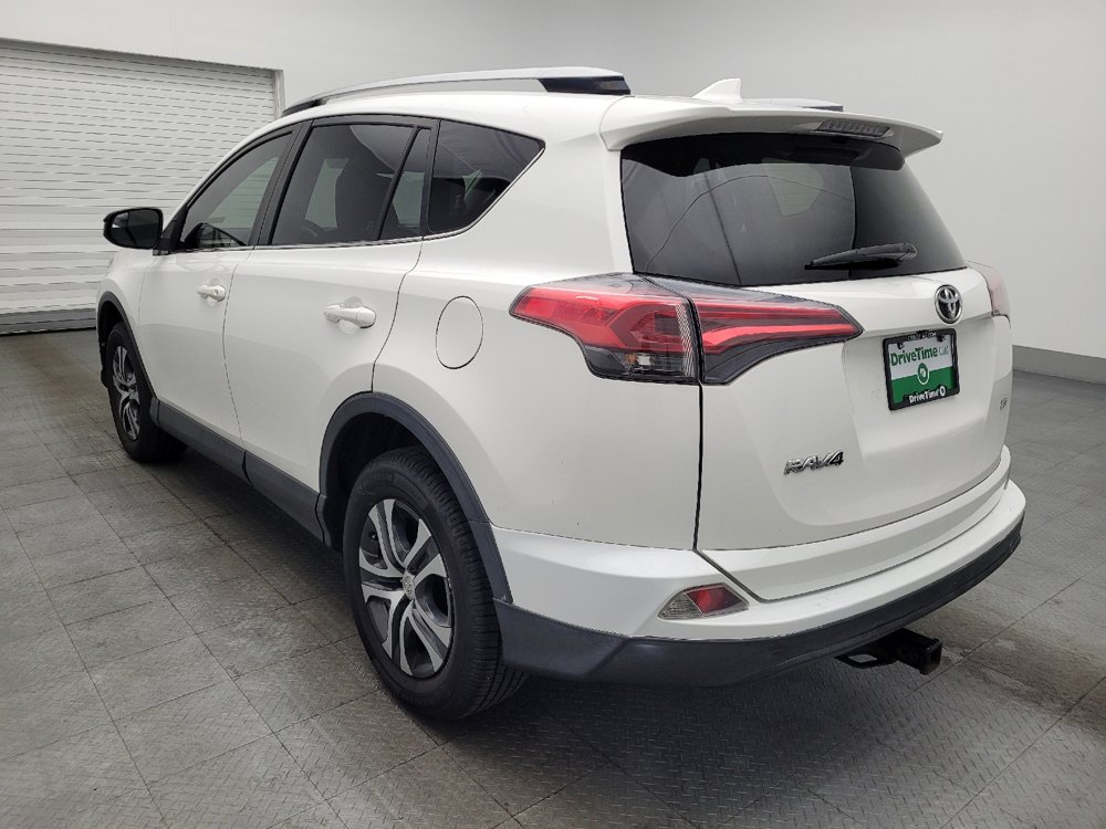 Used 2018 Toyota RAV4 LE FWD image 5