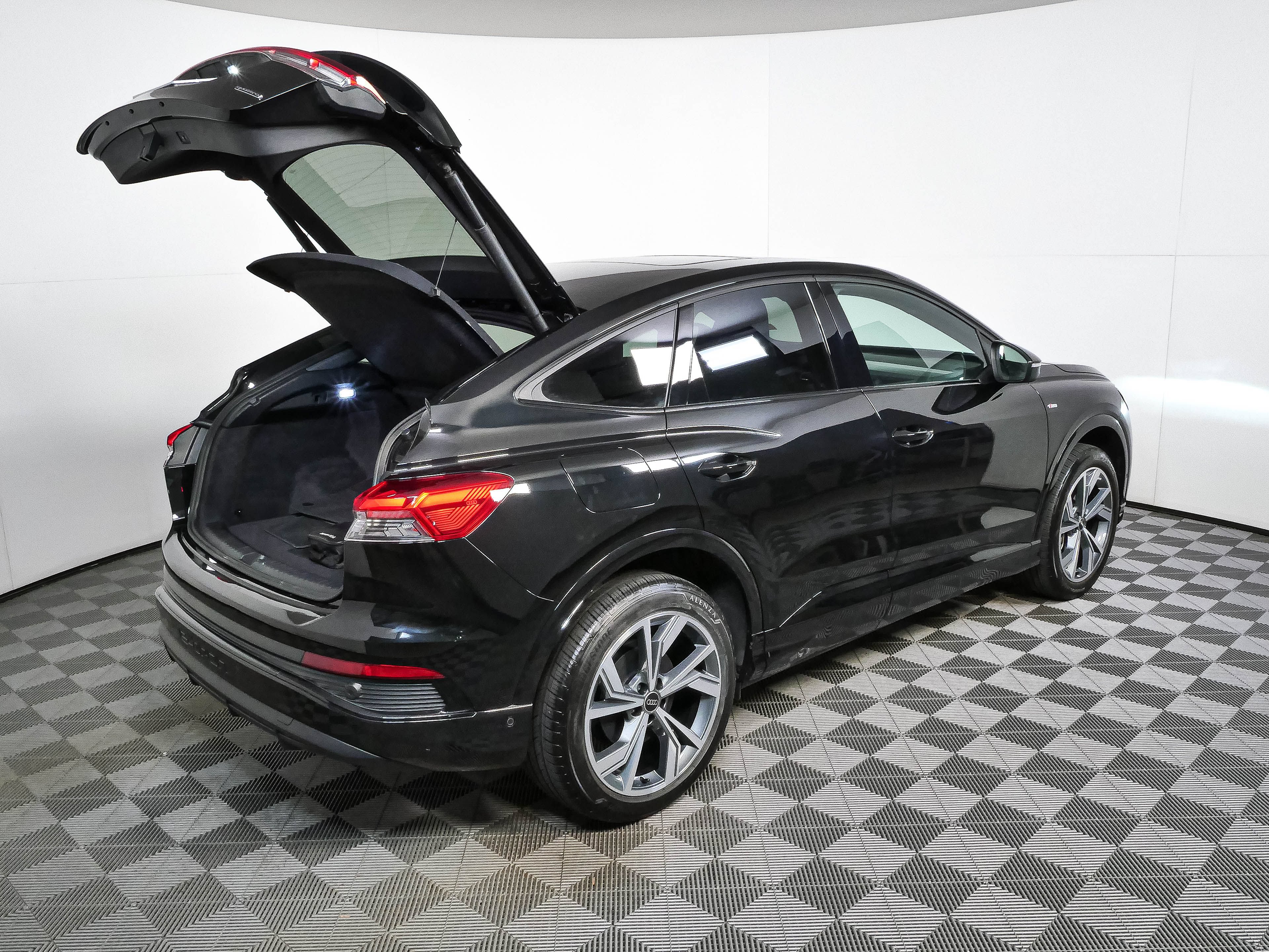 Used 2023 Audi Q4 e-tron Premium Plus w/ Premium Plus AWD/4WD image 26