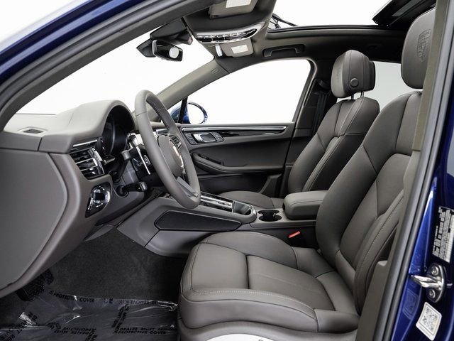 Certified 2025 Porsche Macan image 6