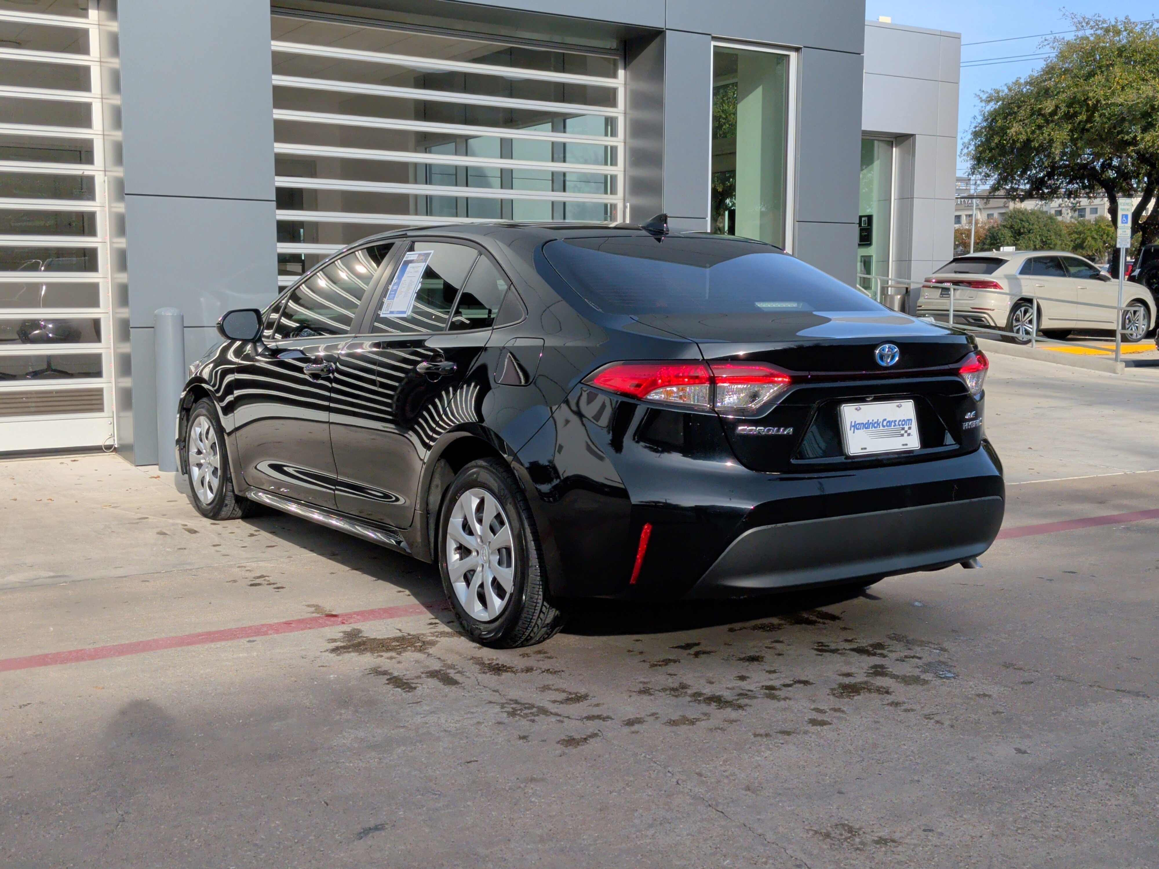 Used 2023 Toyota Corolla LE image 7