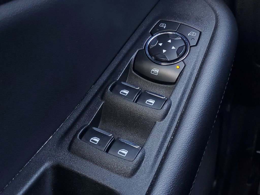 Used 2023 Ford Edge SEL image 18