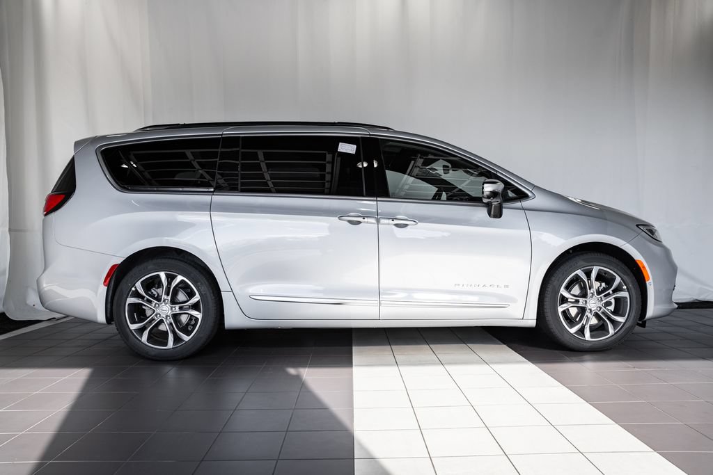 New 2026 Chrysler Pacifica Pinnacle FWD image 3