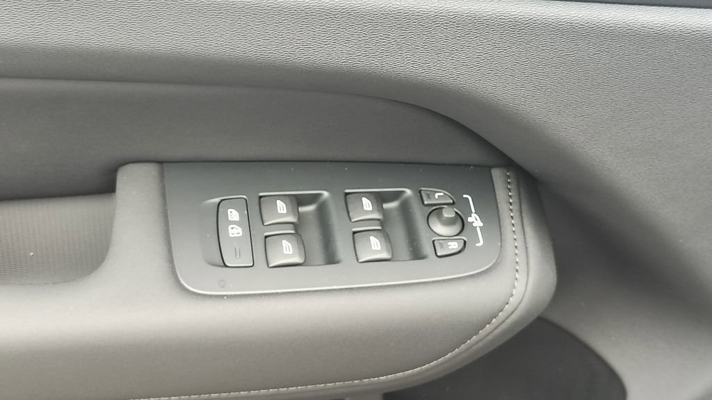 New 2026 Volvo XC60 B5 Ultra w/ Climate Package image 10