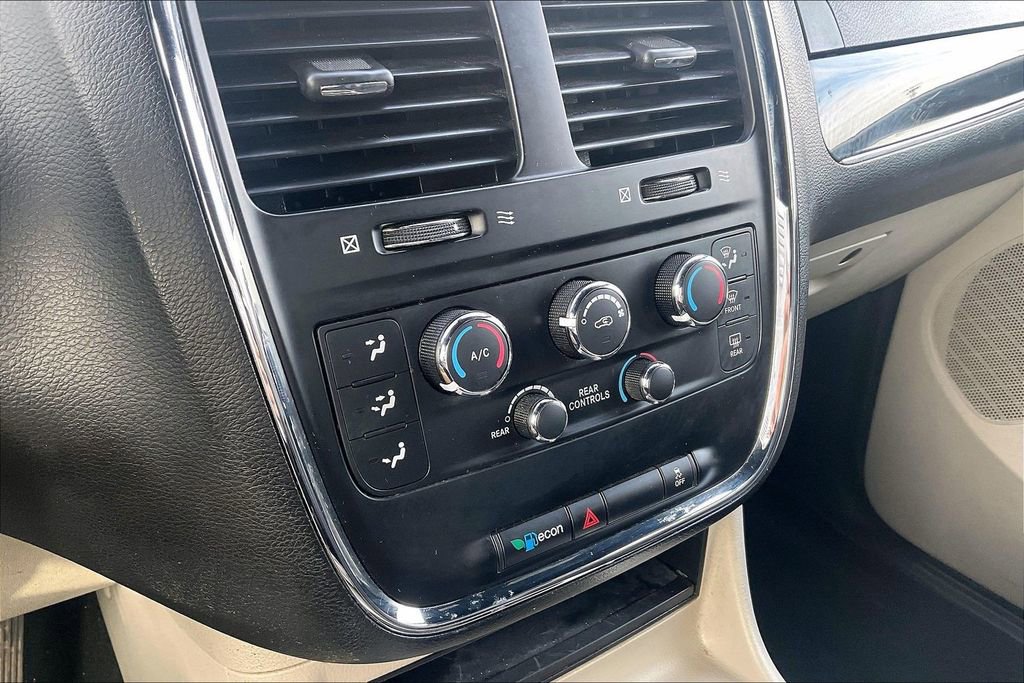 Used 2020 Dodge Grand Caravan SXT image 17