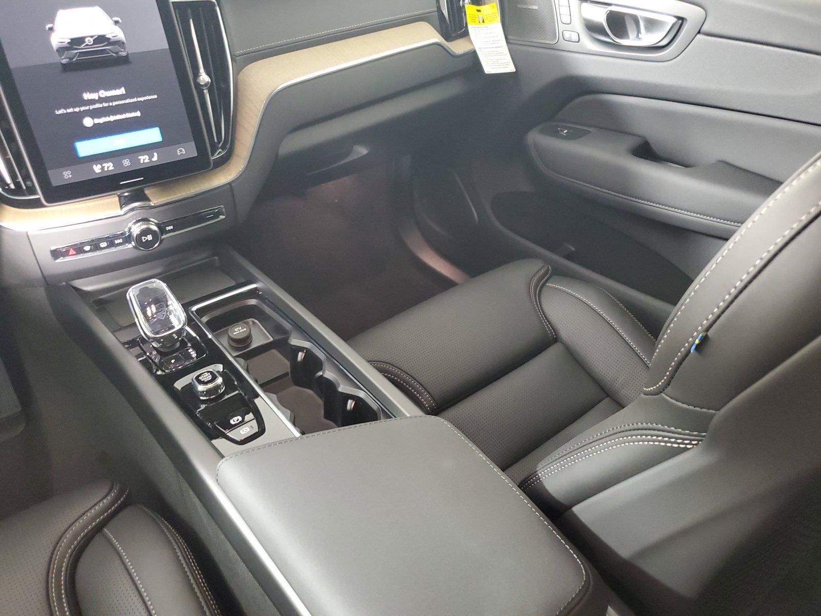 New 2027 Volvo XC60 B5 Ultra AWD/4WD image 17