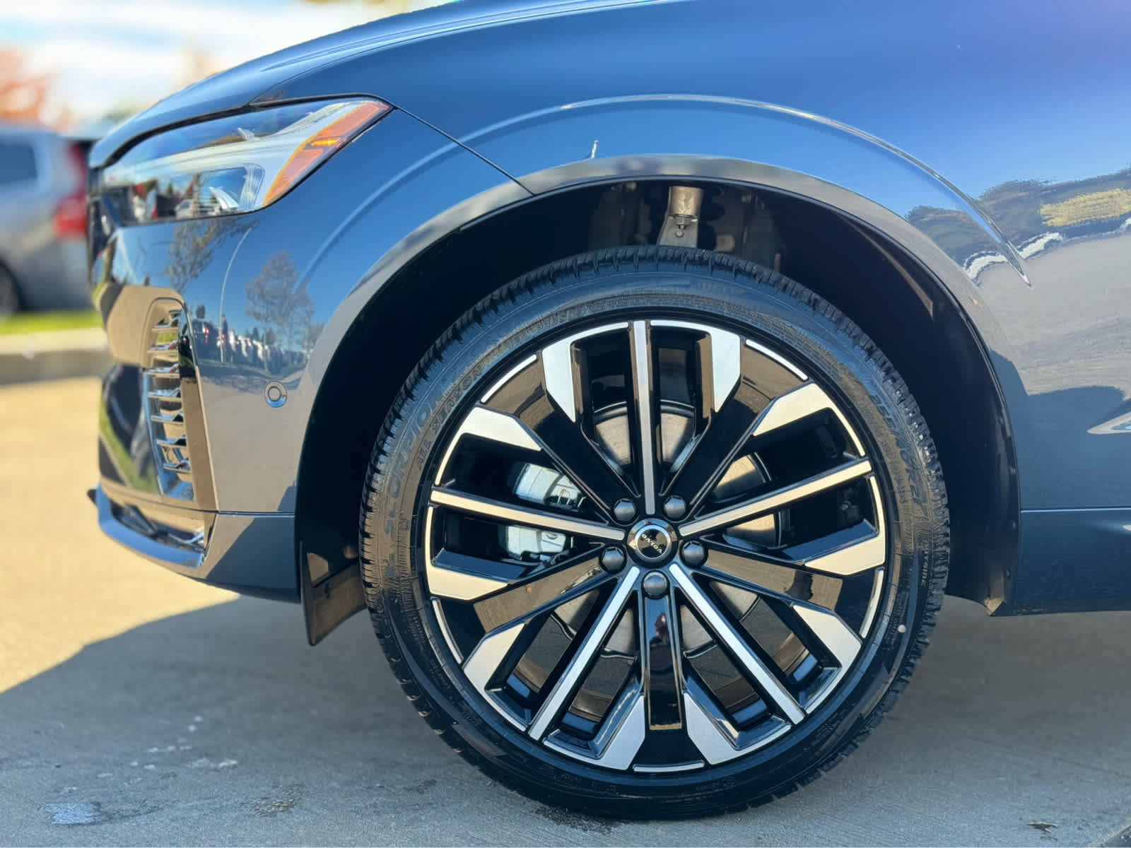 New 2026 Volvo XC60 B5 Ultra w/ Protection Package Premier image 5