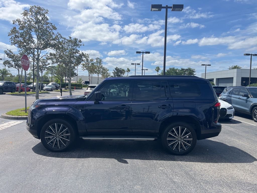 Used 2024 Lexus GX 550 w/ Accessory Package (Z1) image 2