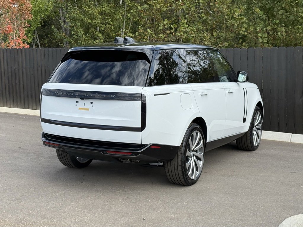 New 2025 Land Rover Range Rover SE image 6