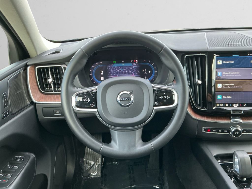 Used 2024 Volvo XC60 B5 Plus image 12