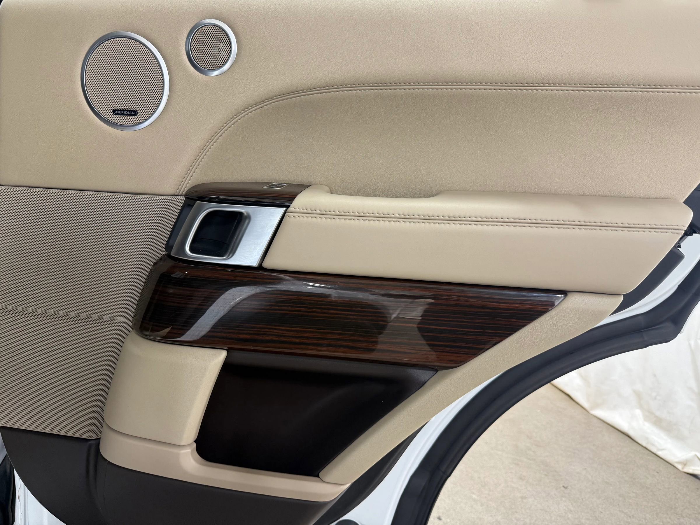 Used 2014 Land Rover Range Rover Supercharged image 28