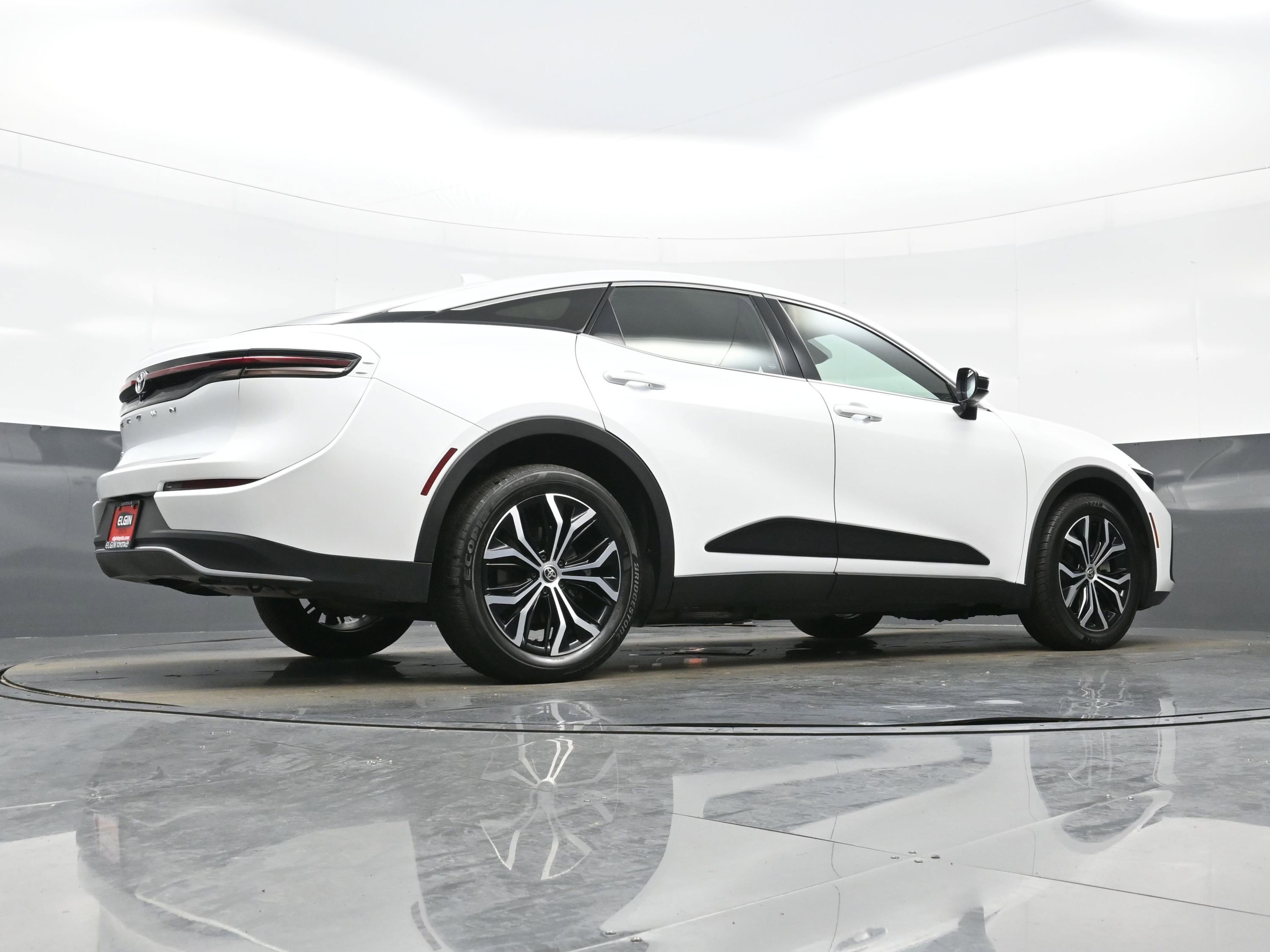 Used 2024 Toyota Crown XLE AWD/4WD image 32