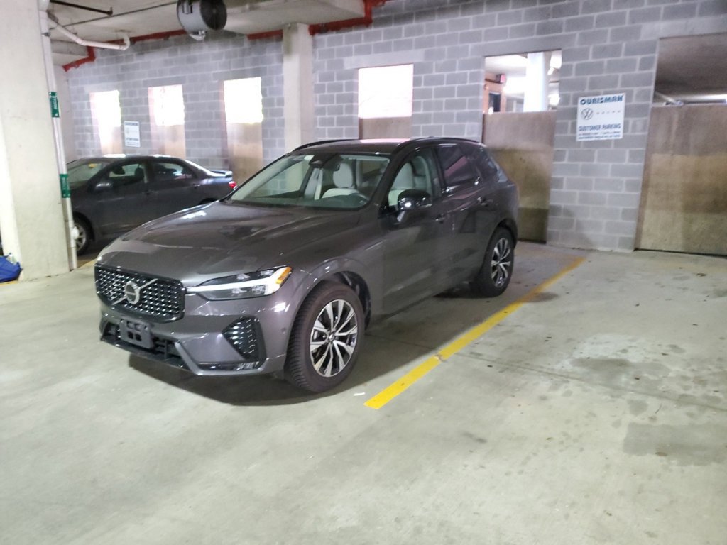 Certified 2024 Volvo XC60 B5 Plus w/ Climate Package AWD/4WD image 4
