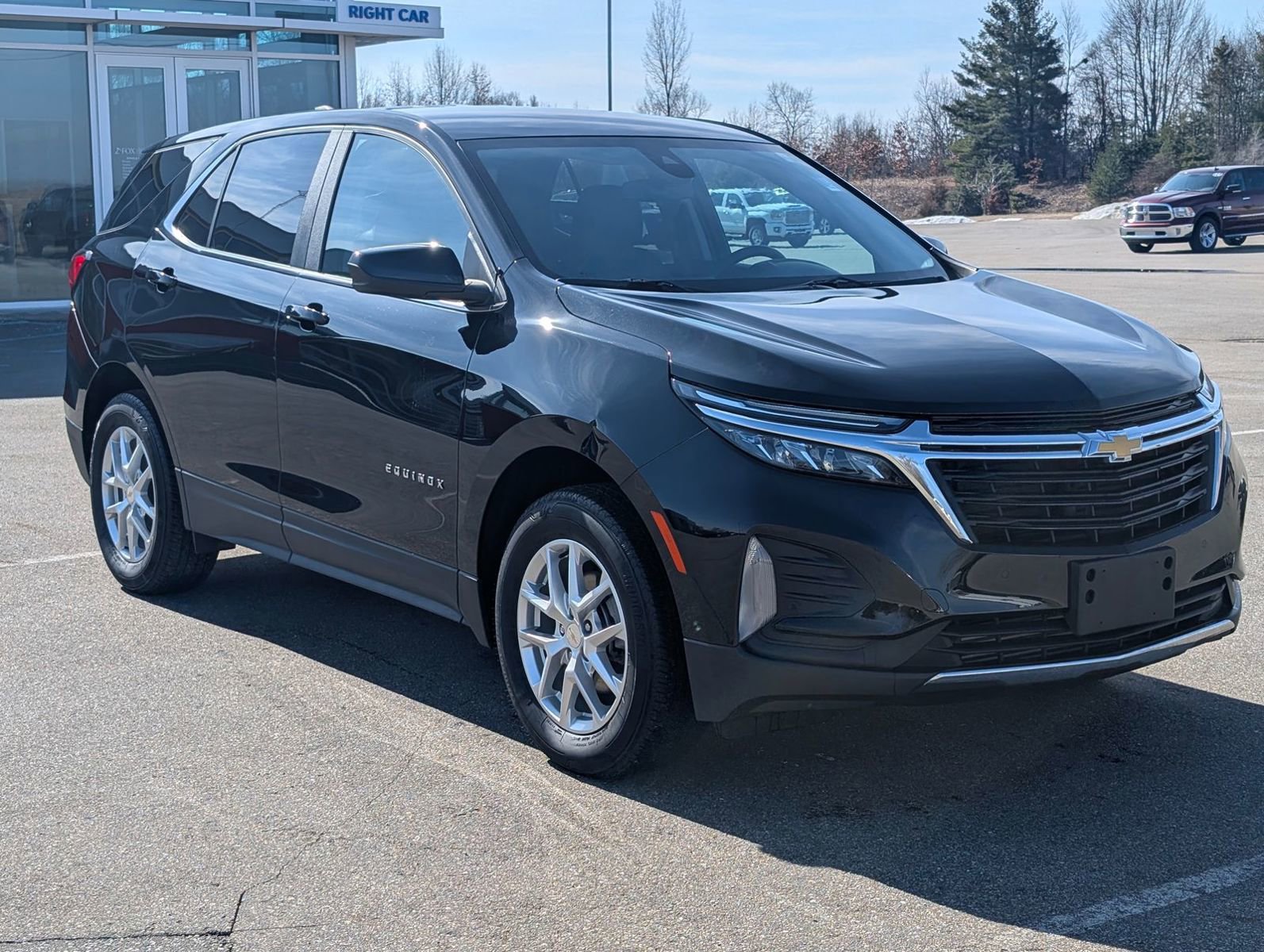 Used 2024 Chevrolet Equinox LT image 3