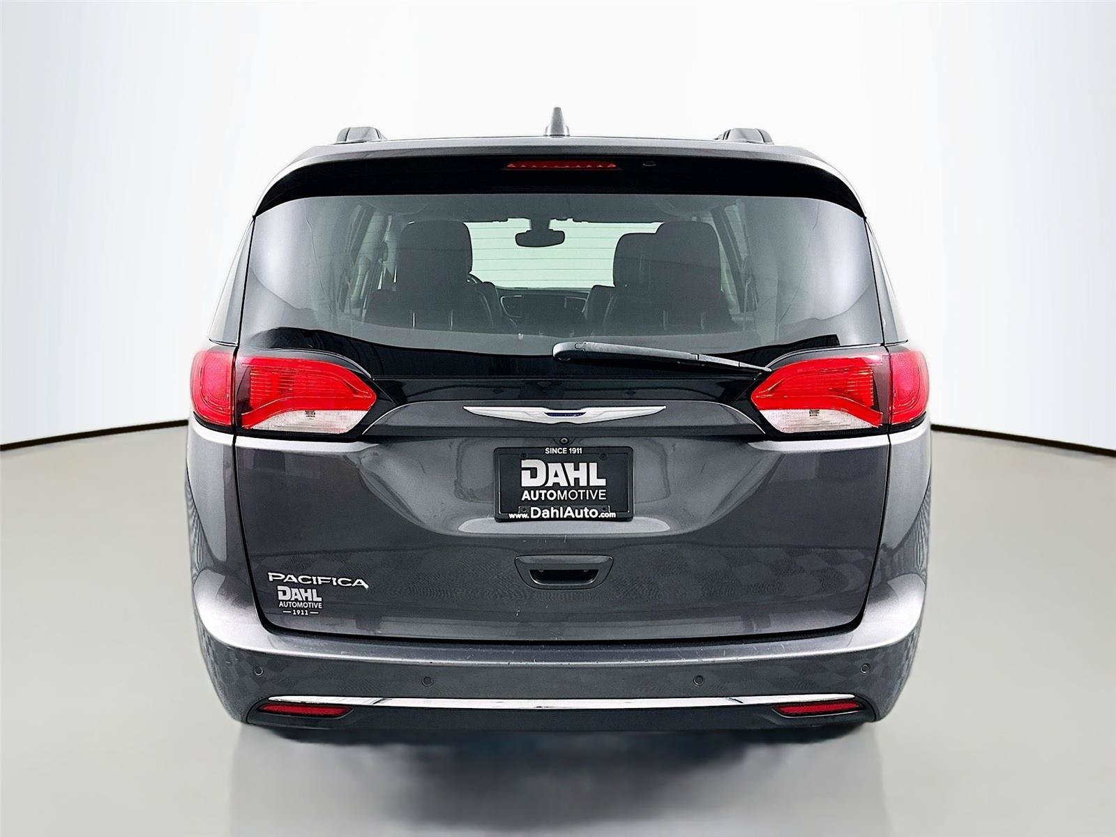 Used 2017 Chrysler Pacifica Touring-L FWD image 12