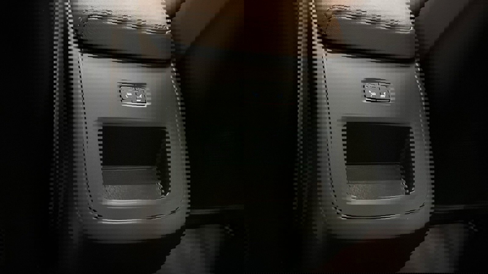 Certified 2023 Volvo XC60 B5 Plus w/ Climate Package image 29